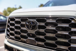 Toyota Sequoia Platinum 4WD (Natl) 2026