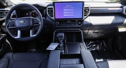 Toyota Sequoia Platinum 4WD (Natl) 2026