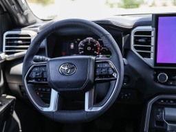 Toyota Sequoia Platinum 4WD (Natl) 2026