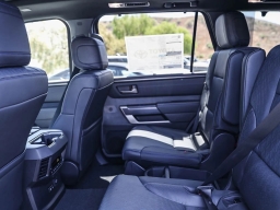 Toyota Sequoia Platinum 4WD (Natl) 2026