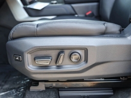 Toyota Sequoia Platinum 4WD (Natl) 2026