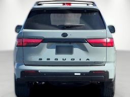 Toyota Sequoia Platinum 4WD (Natl) 2026