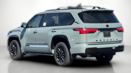 Toyota Sequoia Platinum 4WD (Natl) 2026