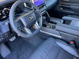 Toyota Sequoia Platinum 4WD (Natl) 2026