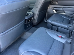 Toyota Sequoia Platinum 4WD (Natl) 2026