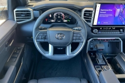 Toyota Sequoia Platinum 4WD (Natl) 2026