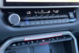 Toyota Sequoia Platinum 4WD (Natl) 2026