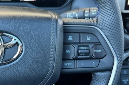 Toyota Sequoia Platinum 4WD (Natl) 2026
