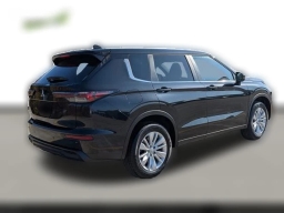 Mitsubishi Outlander ES FWD 2026