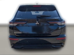 Mitsubishi Outlander ES FWD 2026