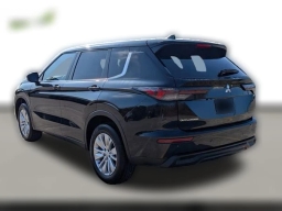 Mitsubishi Outlander ES FWD 2026