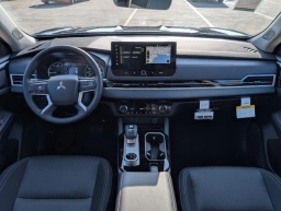Mitsubishi Outlander ES FWD 2026