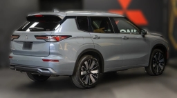Mitsubishi Outlander SEL FWD 2026