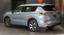 Mitsubishi Outlander SEL FWD 2026