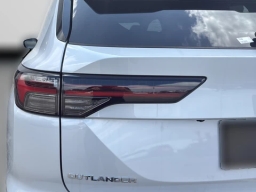 Mitsubishi Outlander SEL FWD 2026