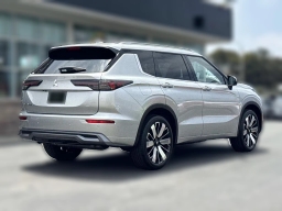 Mitsubishi Outlander SEL FWD 2026