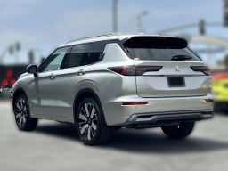 Mitsubishi Outlander SEL FWD 2026