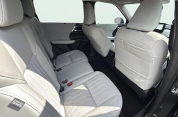 Mitsubishi Outlander SEL FWD 2026