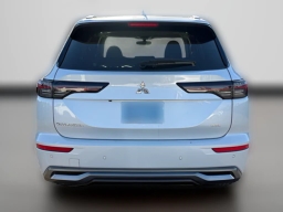 Mitsubishi Outlander SEL FWD 2026