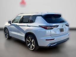 Mitsubishi Outlander SEL FWD 2026