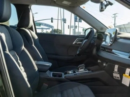 Mitsubishi Outlander Plug-In Hybrid SE S-AWC 2025