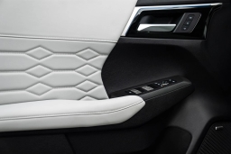 Mitsubishi Outlander Plug-In Hybrid SEL Platinum Edition S-AWC 2025