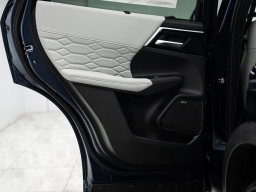 Mitsubishi Outlander Plug-In Hybrid SEL Platinum Edition S-AWC 2025