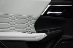 Mitsubishi Outlander Plug-In Hybrid SEL Platinum Edition S-AWC 2025