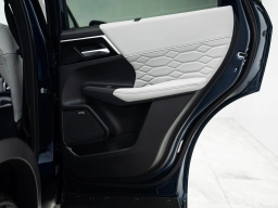 Mitsubishi Outlander Plug-In Hybrid SEL Platinum Edition S-AWC 2025