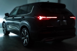 Mitsubishi Outlander Plug-In Hybrid SEL Platinum Edition S-AWC 2025
