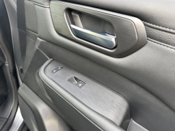Nissan Armada SV 4x2 2026