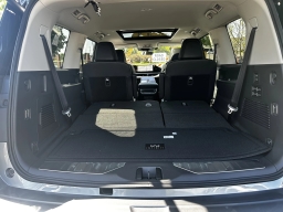 INFINITI QX80 LUXE AWD 2026