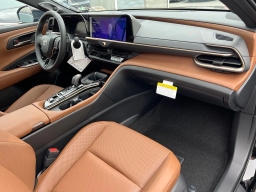 Toyota Crown Signia Limited AWD (Natl) 2026