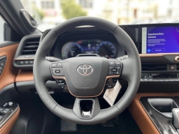 Toyota Crown Signia Limited AWD (Natl) 2026