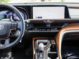 Toyota Crown Signia Limited AWD (Natl) 2026