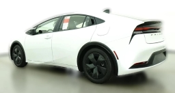 Toyota Prius LE (Natl) 2026