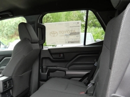 Toyota 4Runner SR5 2WD (Natl) 2026