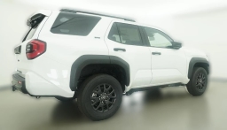 Toyota 4Runner SR5 2WD (Natl) 2026