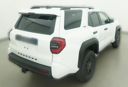 Toyota 4Runner SR5 2WD (Natl) 2026