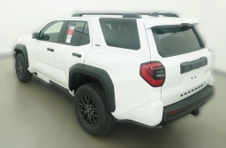 Toyota 4Runner SR5 2WD (Natl) 2026
