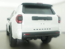 Toyota 4Runner SR5 2WD (Natl) 2026