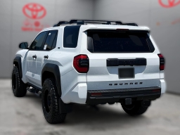 Toyota 4Runner SR5 4WD (Natl) 2026