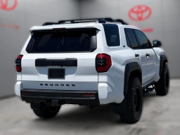 Toyota 4Runner SR5 4WD (Natl) 2026
