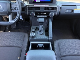 Toyota 4Runner SR5 4WD (Natl) 2026