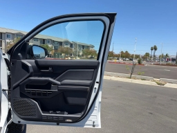 Toyota 4Runner SR5 4WD (Natl) 2026