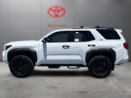 Toyota 4Runner SR5 4WD (Natl) 2026
