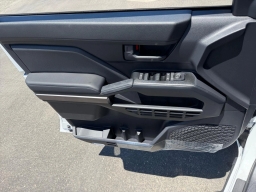Toyota 4Runner SR5 4WD (Natl) 2026