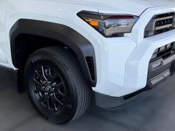 Toyota 4Runner SR5 4WD (Natl) 2026