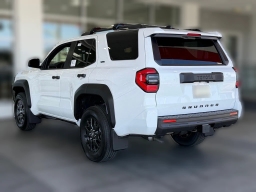 Toyota 4Runner SR5 4WD (Natl) 2026