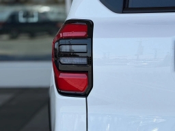 Toyota 4Runner SR5 4WD (Natl) 2026